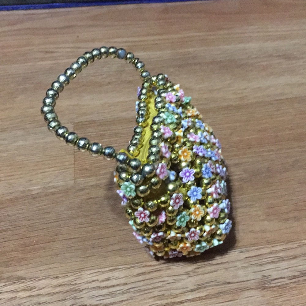 Novelty hand made flower beaded tiny zipper purse - Picture 6 of 7